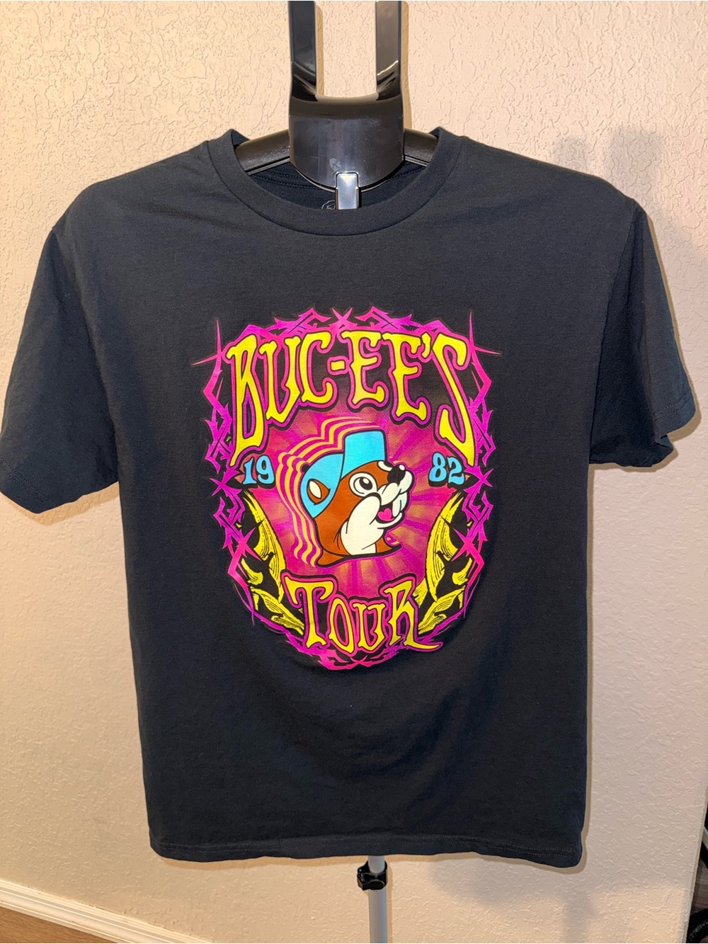 Buc-ee's Black Short Sleeve Graphic Tee - Neon Logo